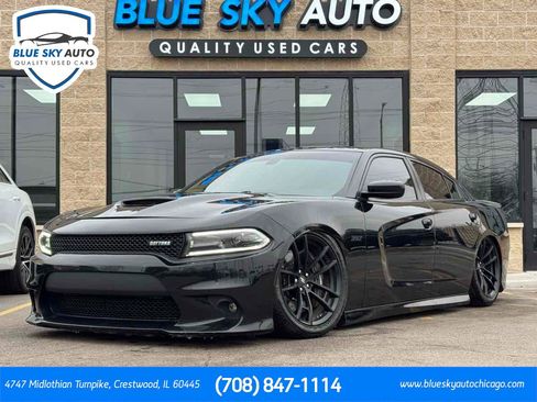 Used 2017 Dodge Charger R/T image 1