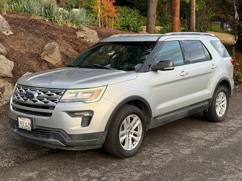 Used 2018 Ford Explorer XLT w/ Equipment Group 201A AWD/4WD image 1