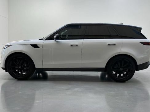 Used 2025 Land Rover Range Rover Sport SE AWD/4WD image 3