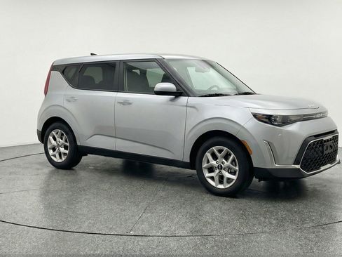 Used 2025 Kia Soul LX w/ LX Technology Package FWD image 1