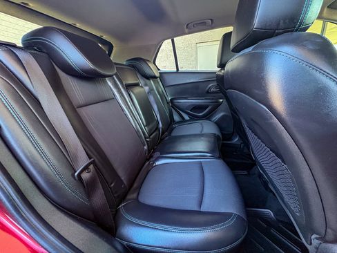 Used 2016 Chevrolet Trax LT w/ LT Sun and Sound Package AWD/4WD image 29