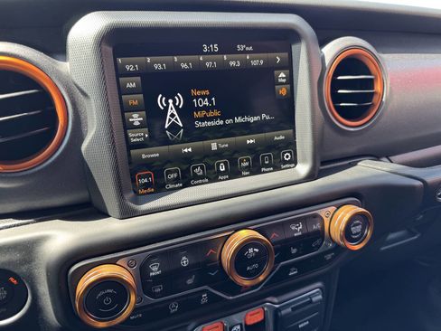 Used 2023 Jeep Gladiator Mojave w/ Cold Weather Group AWD/4WD image 10