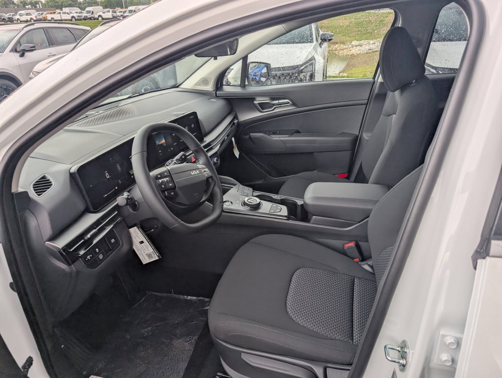 New 2027 Kia Sportage LX FWD image 13