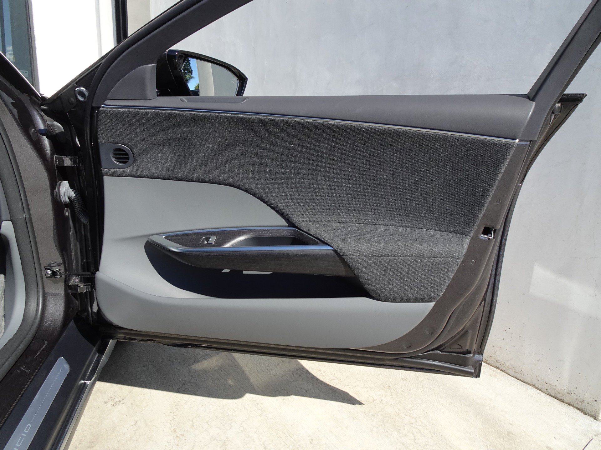 Used 2025 Lucid Air Touring AWD/4WD image 15