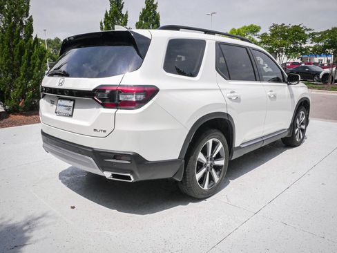 Used 2025 Honda Pilot Elite image 11