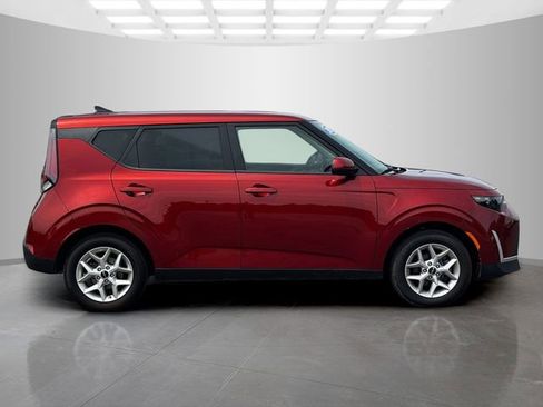 Used 2025 Kia Soul LX w/ LX Technology Package FWD image 8
