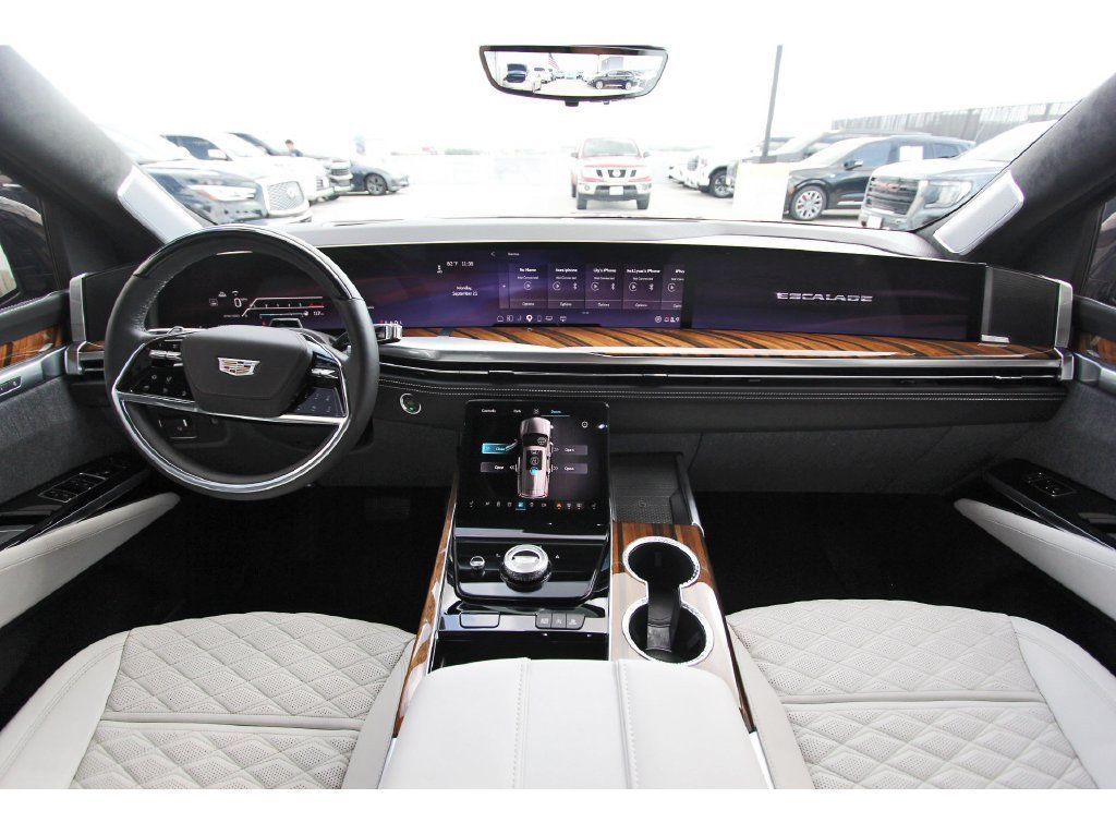 Used 2026 Cadillac Escalade Platinum Sport w/ LPO, ONYX Package AWD/4WD image 9