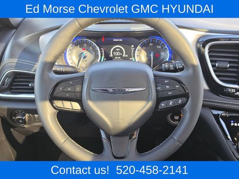 Used 2025 Chrysler Pacifica Limited FWD image 16