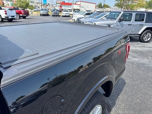 Used 2017 Ford F150 Platinum w/ Equipment Group 701A Luxury AWD/4WD image 8