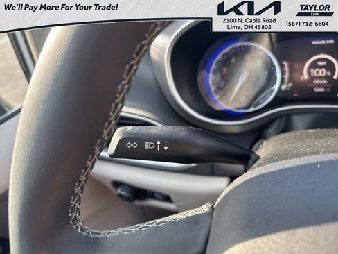 Used 2024 Chrysler Pacifica Touring-L image 23