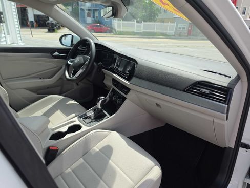 Used 2024 Volkswagen Jetta SE FWD image 15