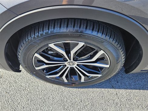 Used 2024 Toyota Crown XLE image 17