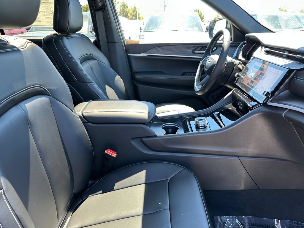 New 2026 Jeep Grand Cherokee L Limited w/ Limited Altitude Package RWD image 15