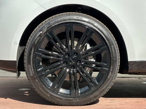 New 2026 Land Rover Range Rover Long Wheelbase SE image 13