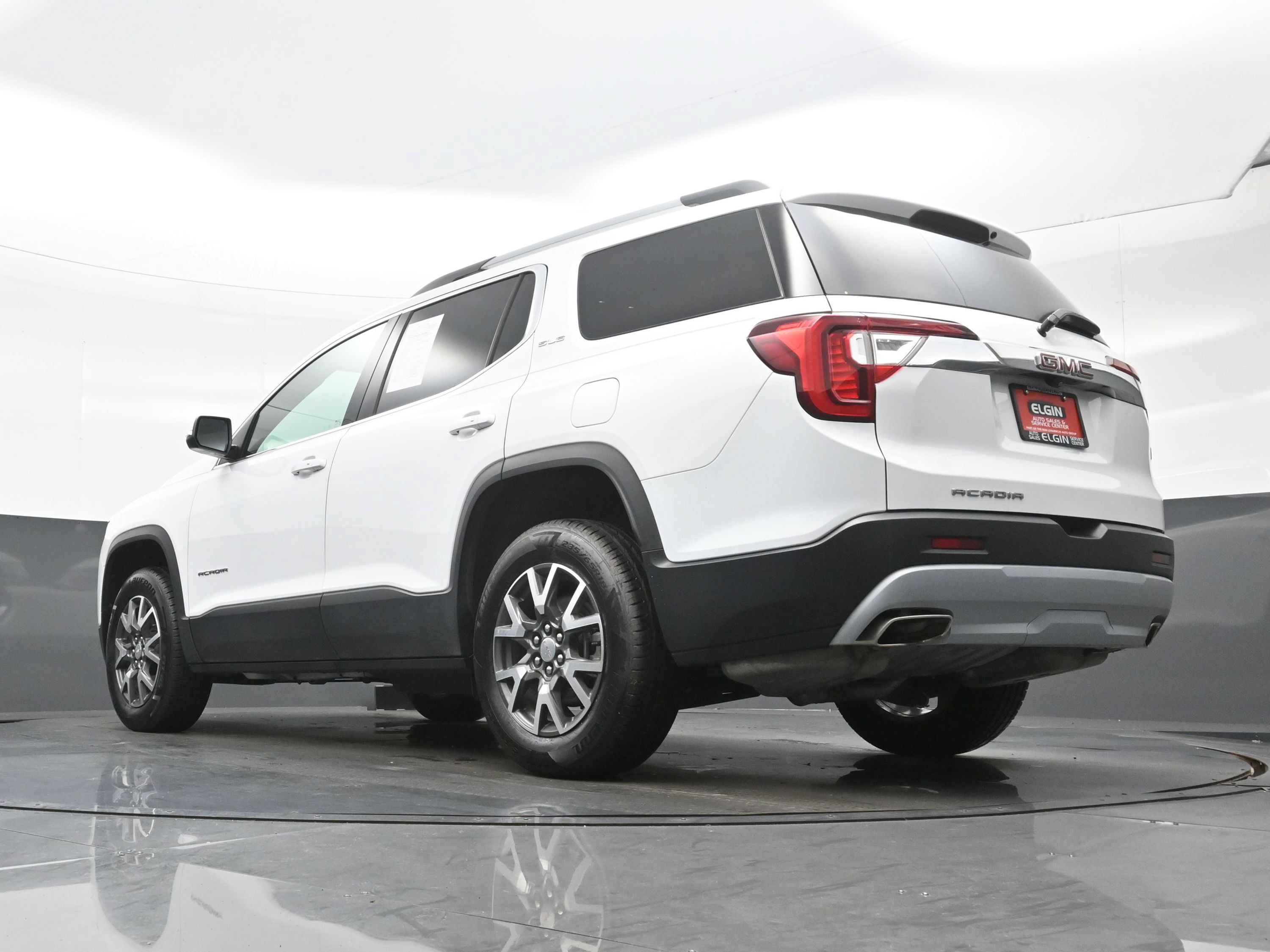 Used 2023 GMC Acadia SLE w/ Driver Convenience Package FWD image 28