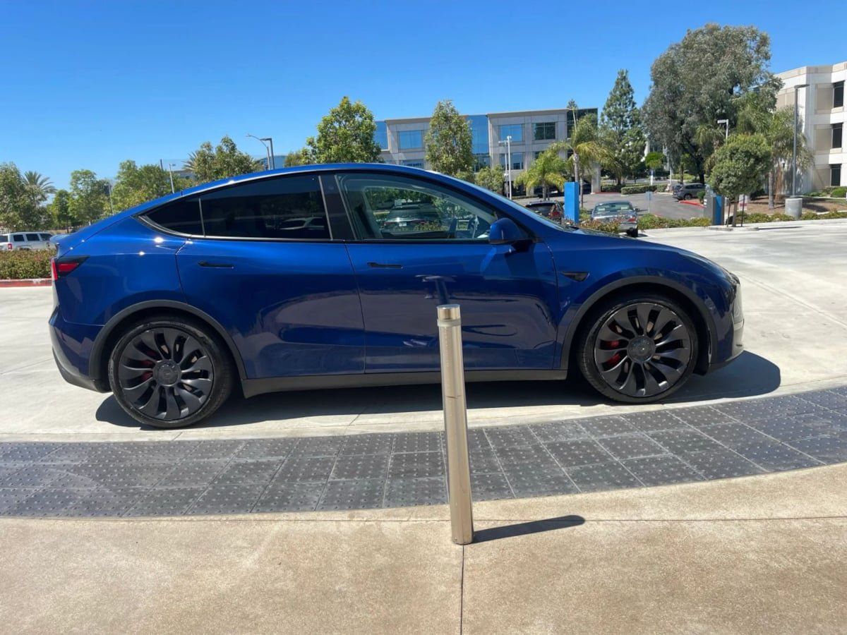 Used 2023 Tesla Model Y Performance AWD/4WD image 8