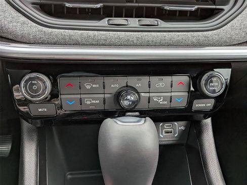New 2026 Jeep Compass Latitude AWD/4WD image 19
