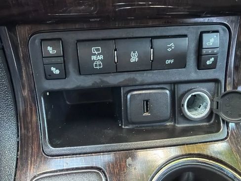 Used 2016 Chevrolet Traverse LT FWD image 38