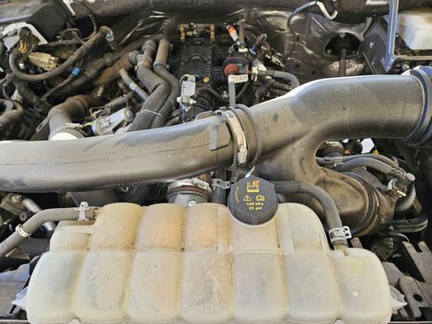 Used 2023 Ford Expedition XLT image 32