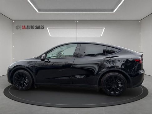 Used 2023 Tesla Model Y Long Range image 2