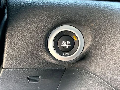 New 2026 Chrysler Pacifica Select image 16