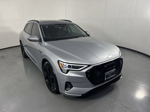 Used 2022 Audi e-tron Premium w/ Convenience Plus Package AWD/4WD image 29