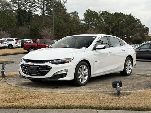 Used 2024 Chevrolet Malibu LT image 3