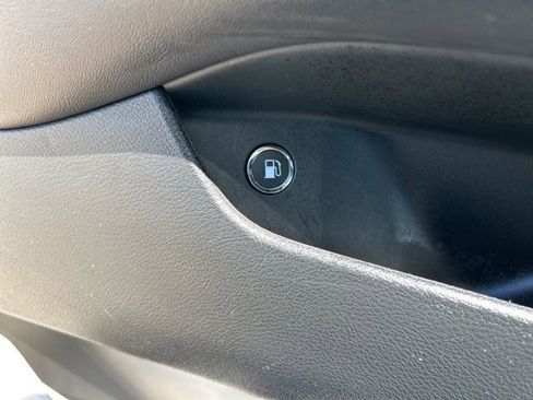 Used 2023 Chrysler Pacifica Touring-L FWD image 14