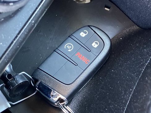 Used 2023 Jeep Renegade Latitude AWD/4WD image 46