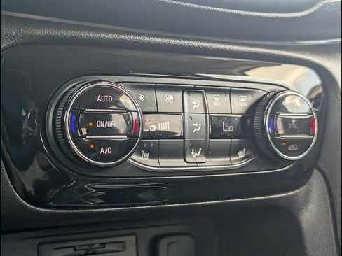 Used 2020 Buick Encore GX Essence w/ Experience Buick Package image 17