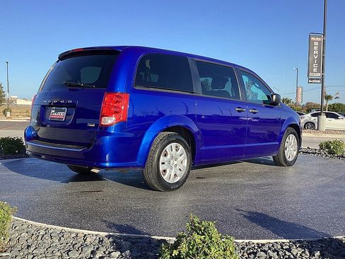 Used 2019 Dodge Grand Caravan SE w/ UConnect Hands-Free Group image 5