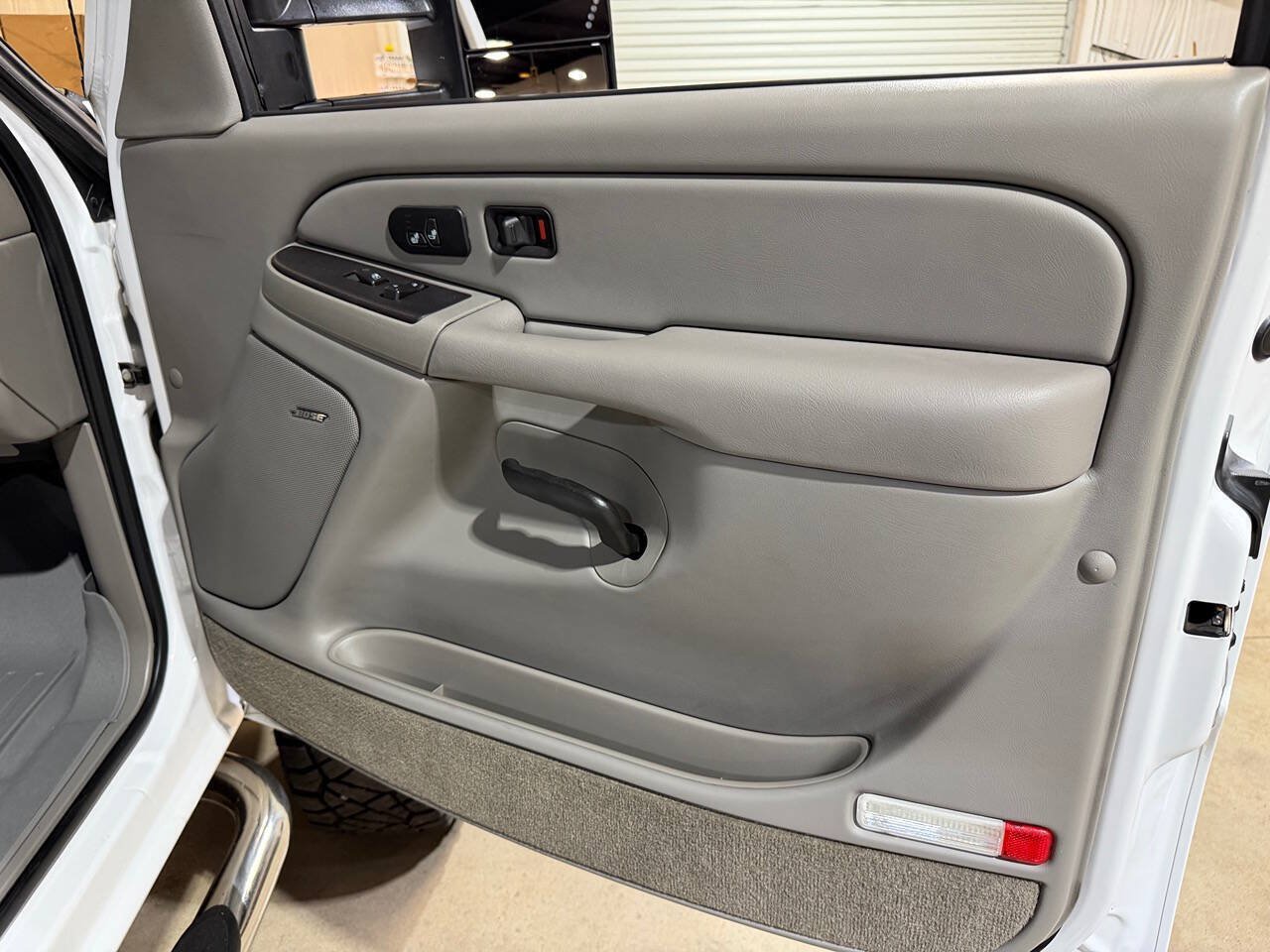 Used 2005 GMC Sierra 2500 SLT w/ Heavy-Duty Power Package AWD/4WD image 34