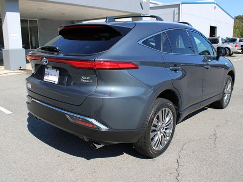 Used 2021 Toyota Venza XLE w/ Softex Package image 3