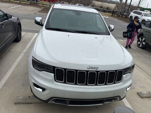Used 2019 Jeep Grand Cherokee Limited w/ Luxury Group II image 2