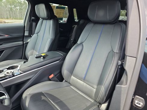 Used 2024 Cadillac Lyriq Luxury image 16