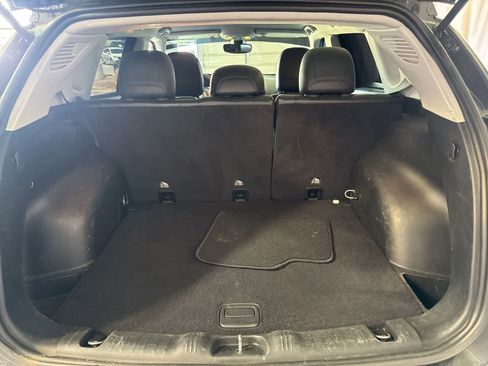 Used 2018 Jeep Compass Latitude w/ Popular Equipment Group FWD image 11