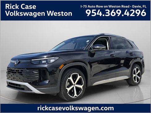 Certified 2026 Volkswagen Tiguan SE w/ Panoramic Sunroof Package FWD image 1