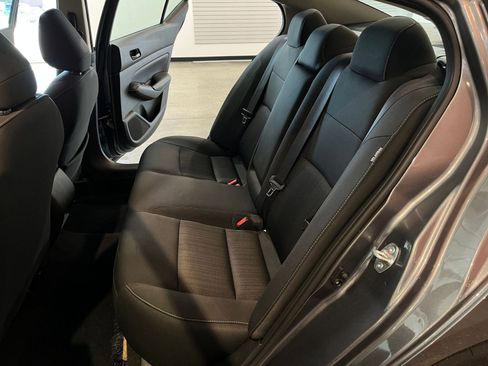 Used 2025 Nissan Altima 2.5 SV FWD image 38