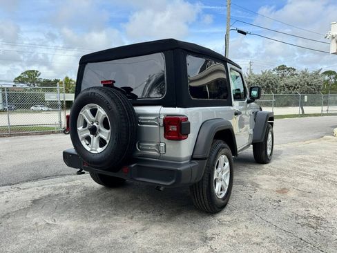 Used 2022 Jeep Wrangler Sport AWD/4WD image 7