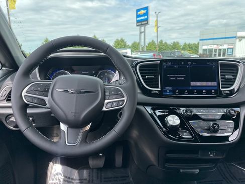 New 2026 Chrysler Voyager LX image 7