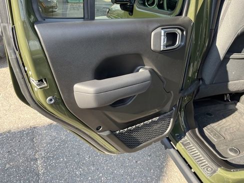 Used 2024 Jeep Gladiator Sport image 13