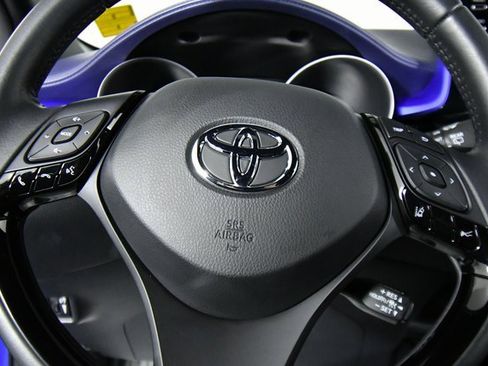Used 2022 Toyota C-HR image 2