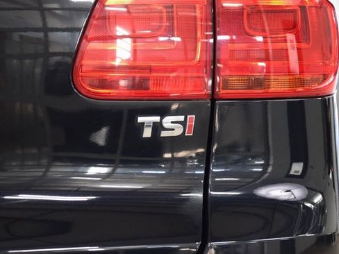 Used 2017 Volkswagen Tiguan Limited w/ Premium Package image 19