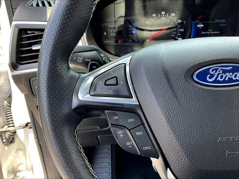 Used 2022 Ford Edge ST image 18