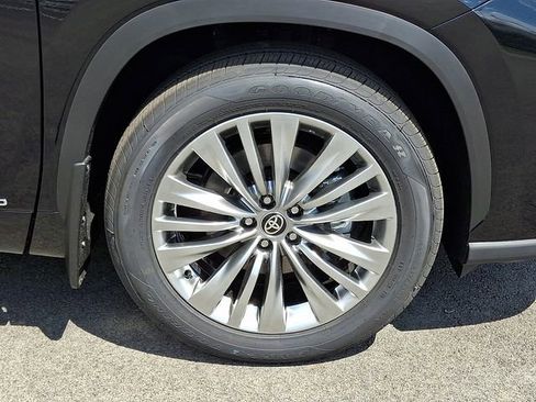 New 2026 Toyota Highlander Platinum AWD/4WD image 8
