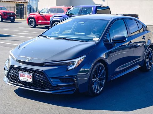 Used 2023 Toyota Corolla SE image 3