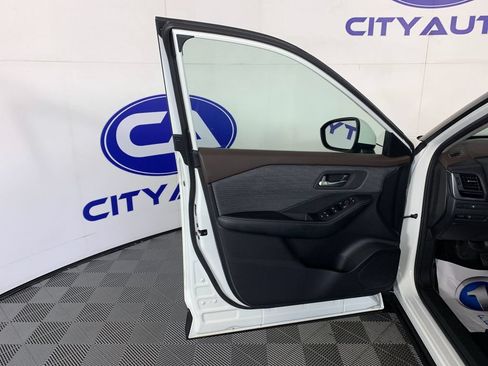 Used 2023 Nissan Rogue SV FWD image 13