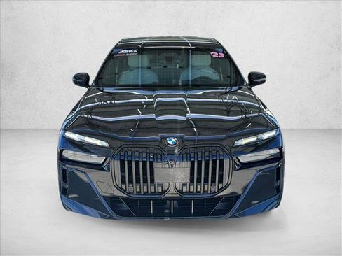 Used 2023 BMW 740i w/ Executive Package image 2