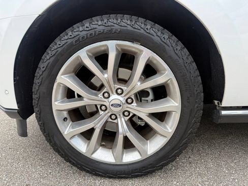 Used 2019 Ford Expedition Limited w/ Equipment Group 302A AWD/4WD image 7