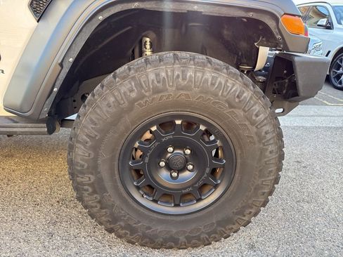 Certified 2022 Jeep Gladiator Sport image 6